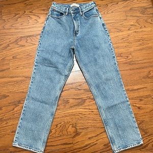 Abercrombie & Fitch - 90’s Straight Ultra High Rise 27 SHORT - CURVE LOVE